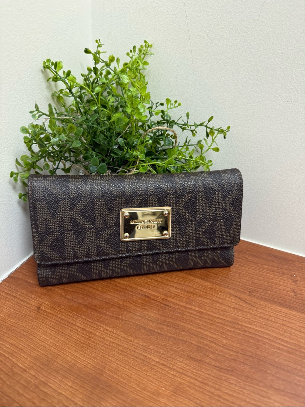 Michael Kors Checkbook Wallet Large Jet Set Travel Signature Brown Monogrammed
